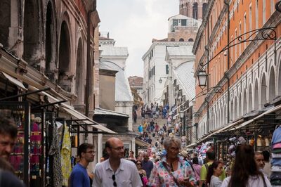 Venice is Limiting Tourist Groups to 25 People Starting in June to Protect the  Popular Lagoon City