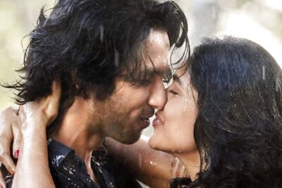 Shahid Kapoor, Mrunal Thakur Have Sizzling Chemistry In Second Song From Jersey | Watch