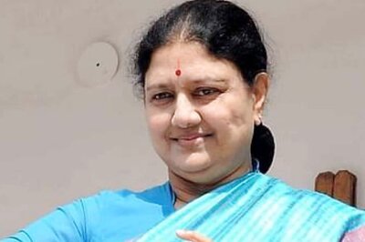 Will She, Won't She: Sasikala Says Coming Soon to Set Party on 'Right Track'. Is AIADMK Ready for Challenge?
