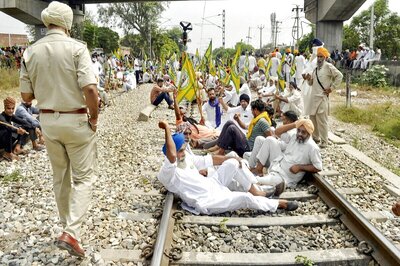 Rail Roko Agitation in Punjab to Severely Affect Movement of Essential Items, Foodgrains: Railways