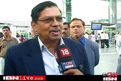 Government should not take Anna stir lightly: Hedge