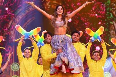 Janhvi Kapoor's Latest Photos Get BRUTALLY Trolled After Her Dancers Seen Performing With Dusters