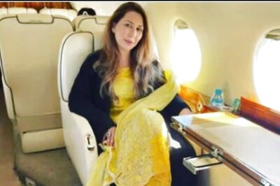 Did Farah Khan, Friend of Imran Khan's Wife, Flee Pak With $90,000 Handbag? Viral Photo Stokes Graft Fire