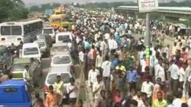 Protestors open fire to control angry mob in Ghaziabad