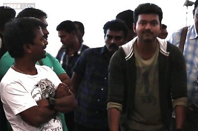 'Kaththi' behind-the-scenes: Vijay dances, Samantha blushes, AR Murugadoss takes it easy on the set