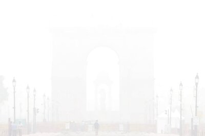 Season's First Dense Fog Hits Rail, Road Traffic in Delhi