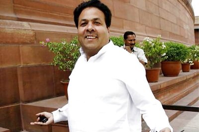 Cong defends Shukla, steers clear of row over Srinivasan's continuance