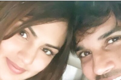 Sushant Singh Rajput Birth Anniversary: Rhea Chakraborty Shares Unseen Pics With Him, Helps Street Child