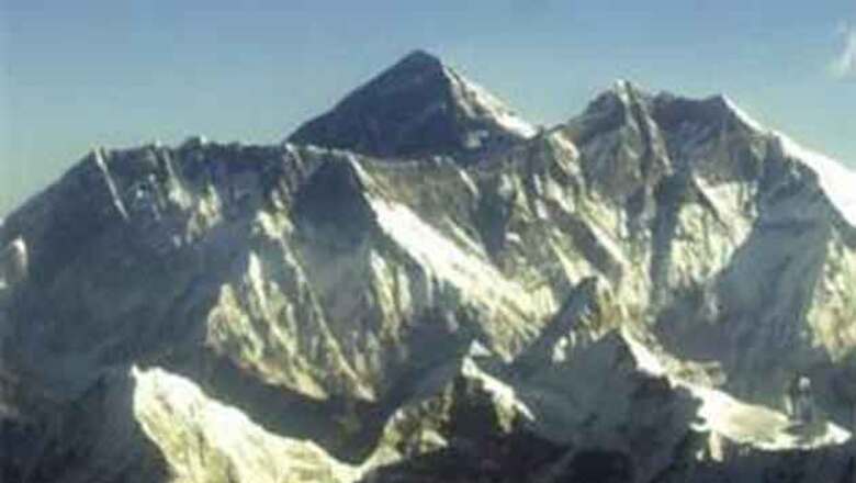 Woman with one leg out to conquer Mount Everest