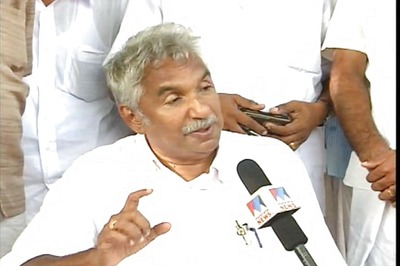 Oommen Chandy alleges some bar owners behind allegations against him