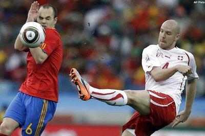 Senderos sprains right ankle against Spain