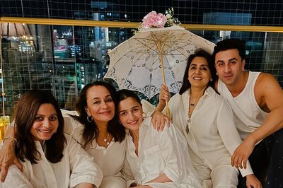 Alia Bhatt Debuts Ranbir Kapoor's Lord Ram Look on Mother's Day; Couple Poses With Neetu, Soni | Pic