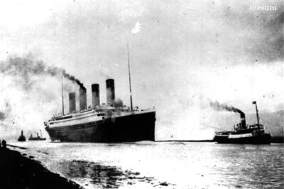 Picture of Titanic victims' burial at sea up for auction in UK