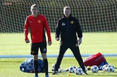 Manchester United's Fletcher back to soccer after surgery