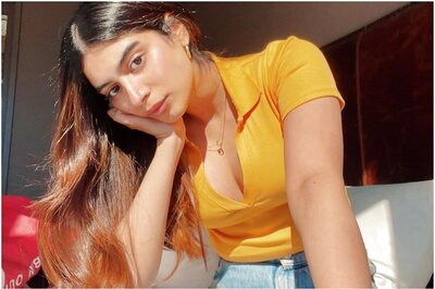 Khushi Kapoor Welcomes Summer in New York with Sunkissed Selfie, Sister Janhvi Misses Her