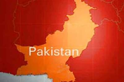 Pak: 1 dead, dozens trapped in building collapse