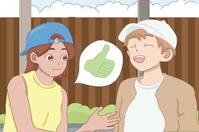 How to Be Flirty With Your Boyfriend at School