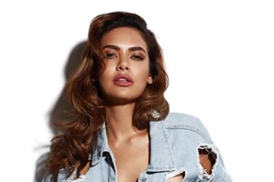 Here's Esha Gupta's Response to Fan Who Questioned Her 'Are You Single?'
