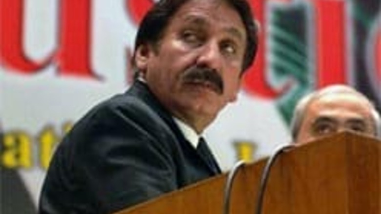 Pak SC resumes Chaudhry's hearing