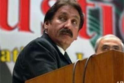 Pak SC resumes Chaudhry's hearing